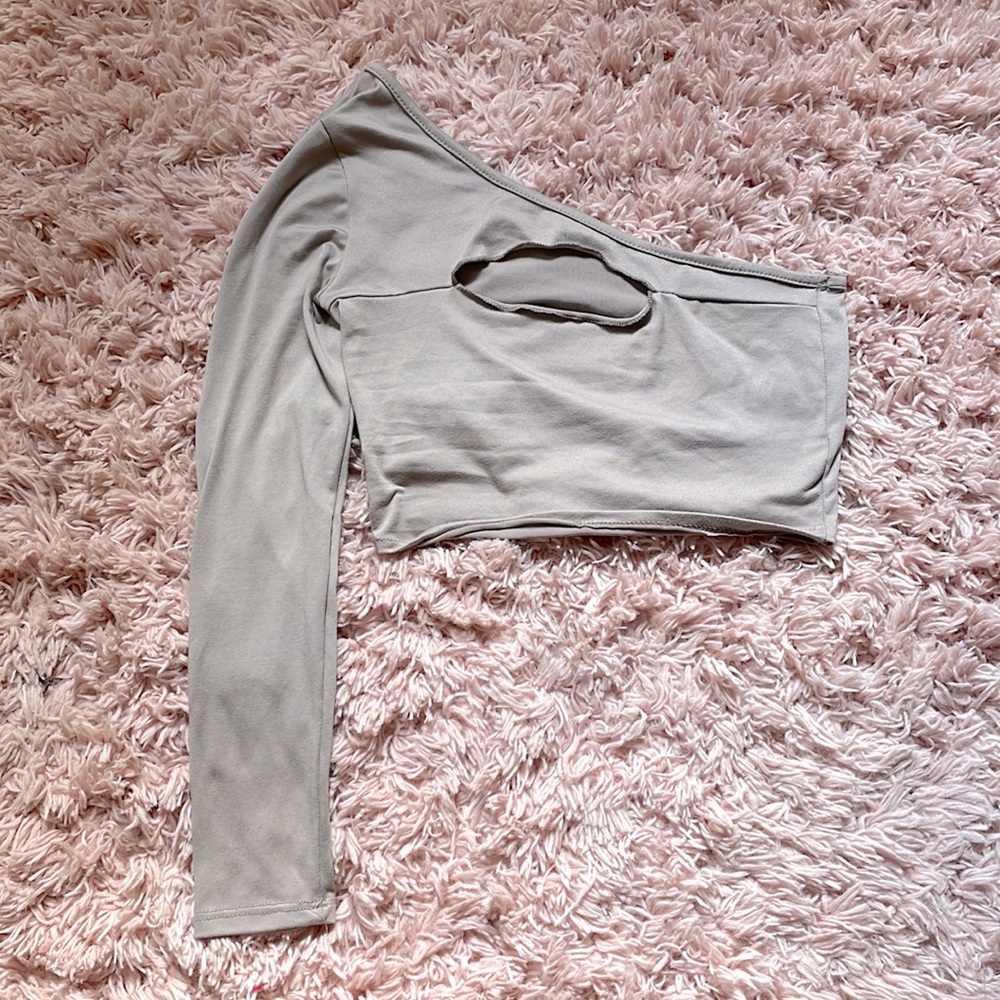 Beige one sleeve crop top